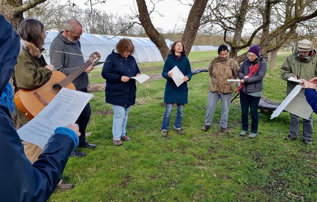 Singen auf dem Acker